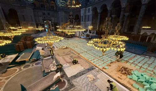 Kültür ve Turizm Bakanlığı, Ayasofya’da ki vinç  45 ton ağırlığındadır.