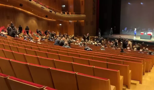 Türk sanat müziğinin usta ismi Muazzez Abacı’nın anma töreninde salon dolmadı