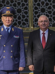 Milli Savunma Bakanı Kazakistanlı mevkidaşı ile görüştü